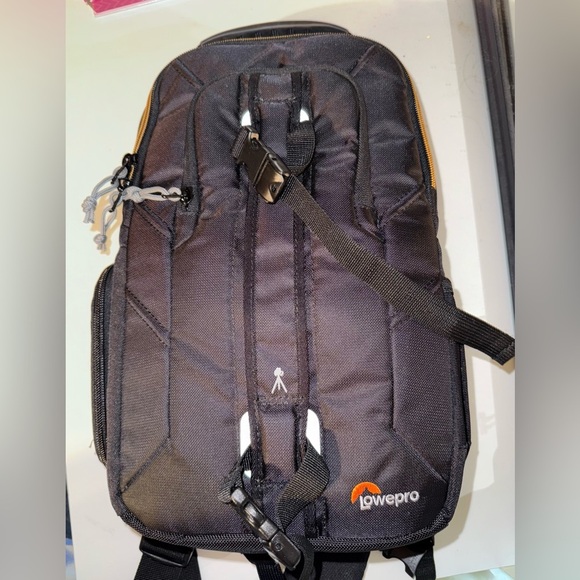 Lowepro Slingshot Edge 150 AW Black Camera Bag - Picture 12 of 16